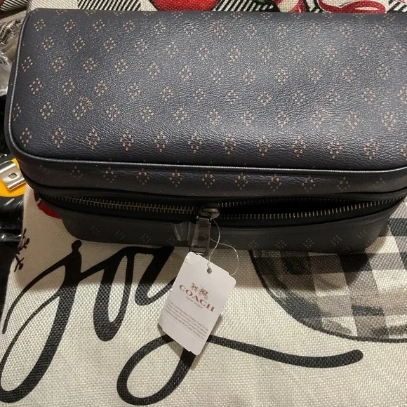 NWT $175 COACH TRAVEL POUCH
IN DIAMOND FOULARD (F93580) - Picture 6 of 12